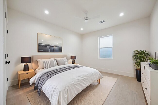 Building Photo - 3709 Brookwoods Dr