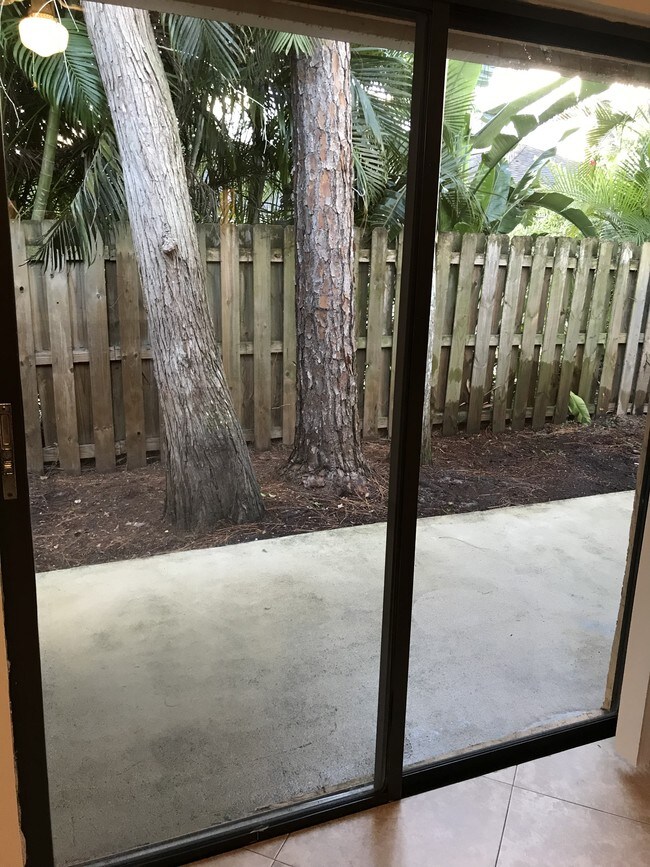 Building Photo - 1305 Periwinkle Pl