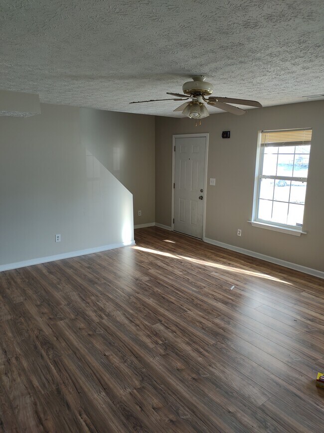 Building Photo - 2732 Holly Berry Dr