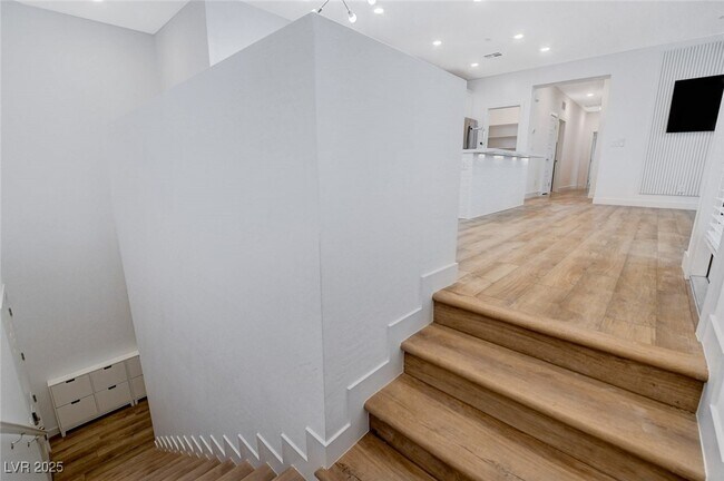 Building Photo - 237 Callen Falls Ave