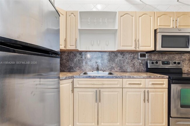 Building Photo - 1000 West Ave