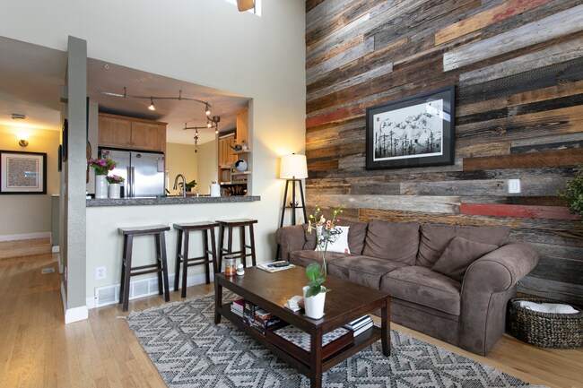 Building Photo - 2116 W 31st Ave