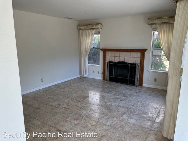 Building Photo - 4 br, 3 bath House - 142 Grenadine Way