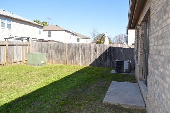 Building Photo - Newly remodeled 3 bed 2 bath
