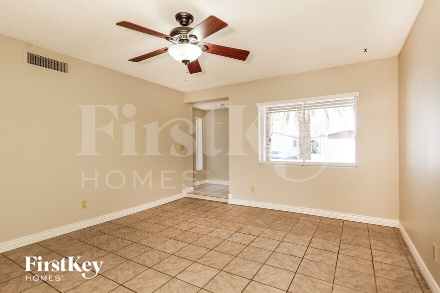 Building Photo - 5413 W Townley Ave