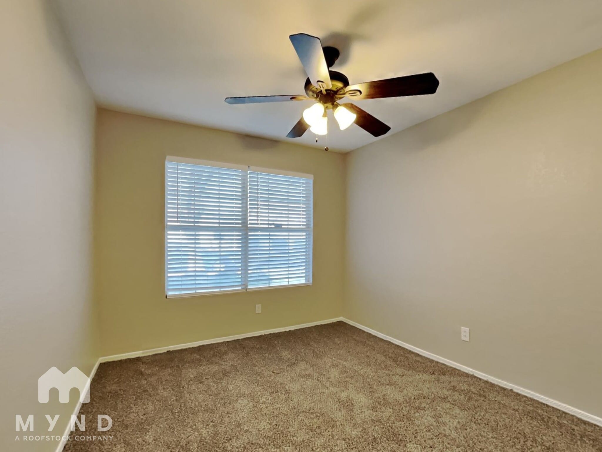 Building Photo - 8027 W Laurel Ln