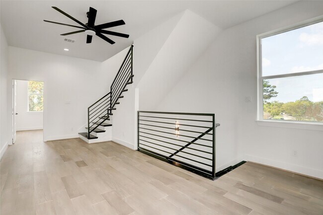 Building Photo - 6816 Hartland St