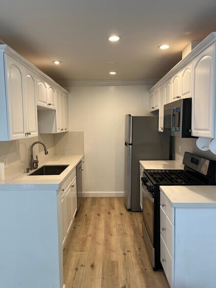 New kitchen appliances - 1021 5th St