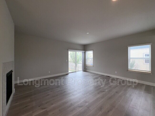 Building Photo - 1303 S Oak Ct.