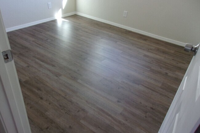 Building Photo - Great home in with great mountain views.