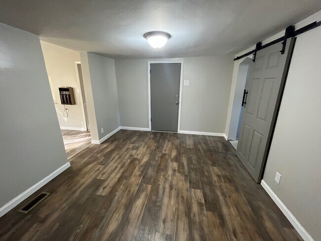 Building Photo - 1707 Cherry Way