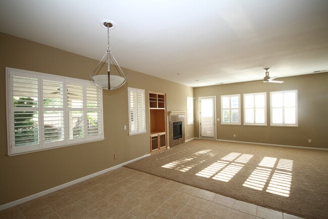 Building Photo - 4 Bed| 2.5 Bath | 2170SF | 2 Car Garage | Single Story | Tenant pays $175 monthly for WS&G