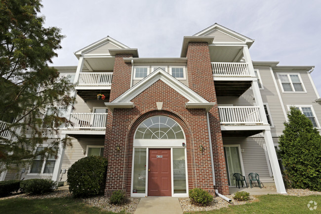 Hollow Creek IV Exterior - Hollow Creek IV Apartments