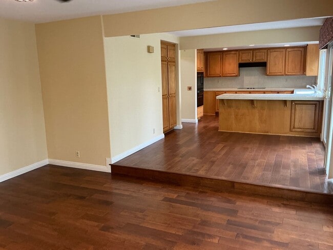 Building Photo - Charming 4 Bedroom 2 Bath 2 Story Home in the City of Fullerton