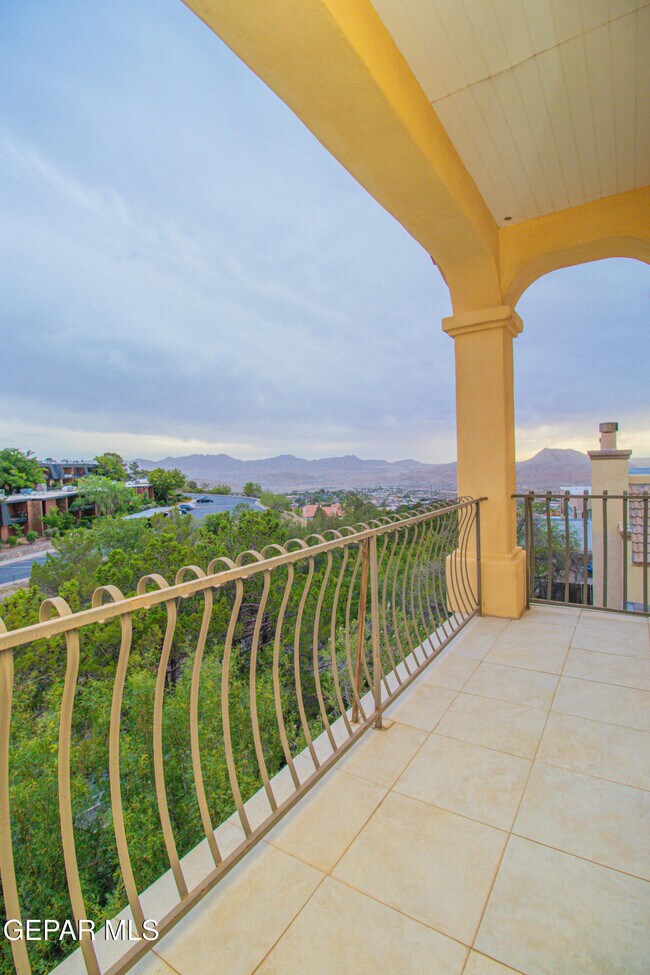 Building Photo - 4744 Excalibur Dr