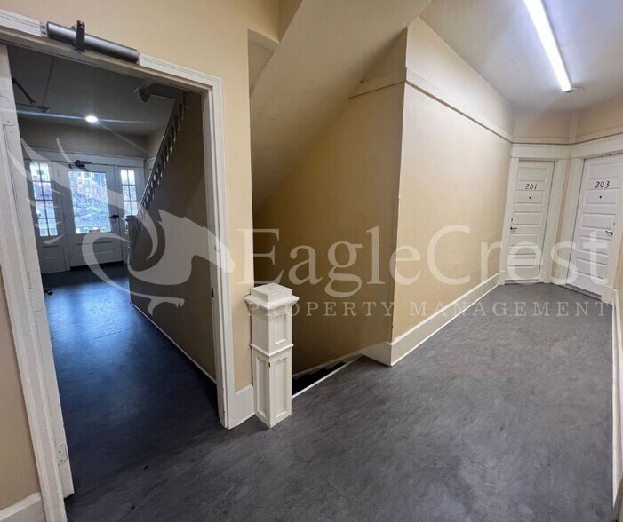 Building Photo - 105NSP