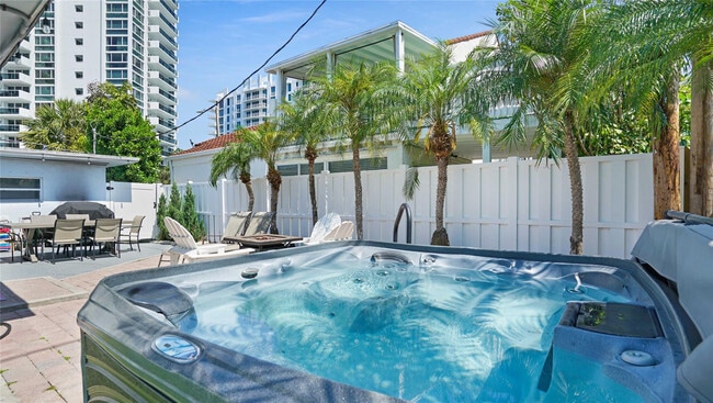 Building Photo - 2716 N Ocean Blvd