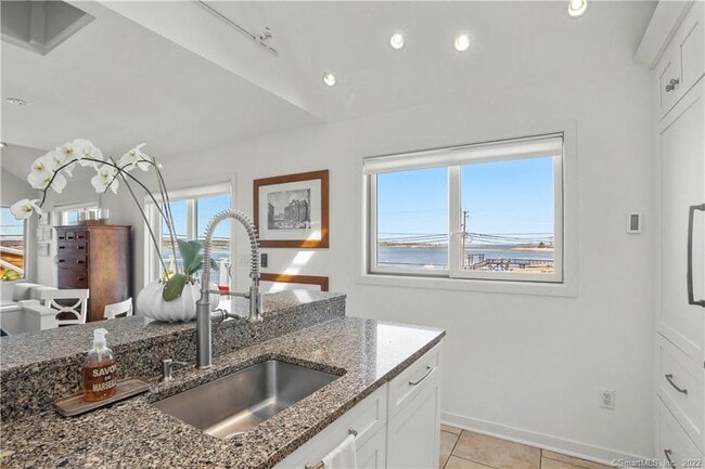 Building Photo - 4 Scofield Pl