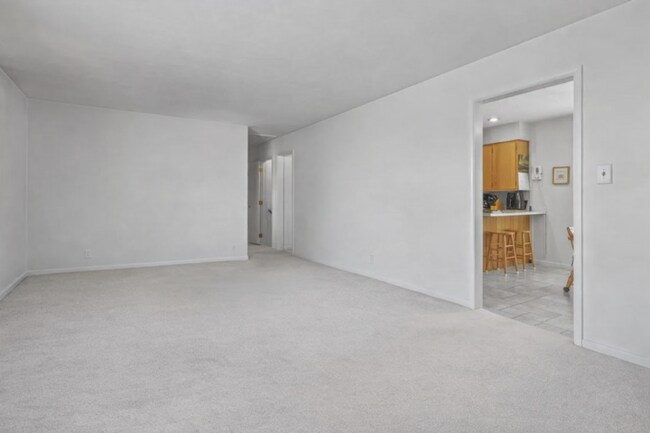 Building Photo - SUMMER SPECIAL! Beautiful 3 bedroom house on Bloomington's Eastside - Available Now!