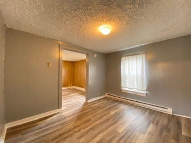 Building Photo - $200 OFF FIRST MONTH RENT -1 Bedroom Single Family Home in Elkhart!