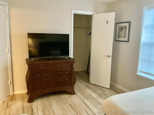 Building Photo - 1125 Crystal Way