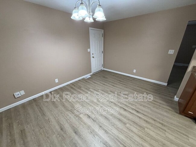 Building Photo - 301 Cranewood Dr
