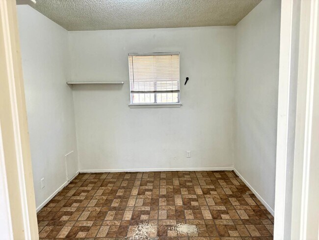 Building Photo - 7167 N Loop Dr