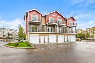 Building Photo - Two Bedroom 1.5 Bathroom End Unit Condo for Rent