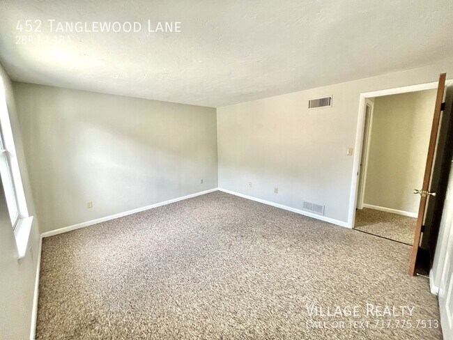 Building Photo - 452 Tanglewood Ln