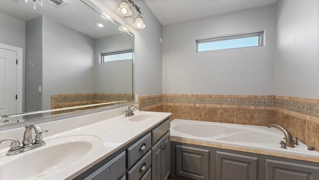 Building Photo - Luxury Bentonville Home with Private Saltwater Pool