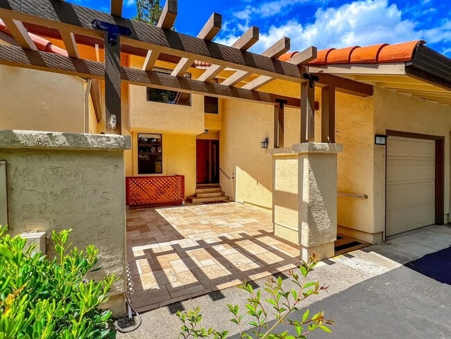 Building Photo - 39 Fountain Grove Cir