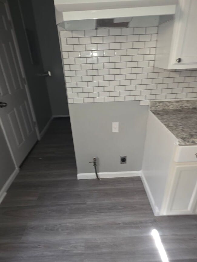 Building Photo - LIMITED TIME**1/2 OFF DEPOSIT**