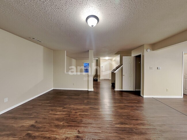 Building Photo - 6503 W Philadelphia Dr