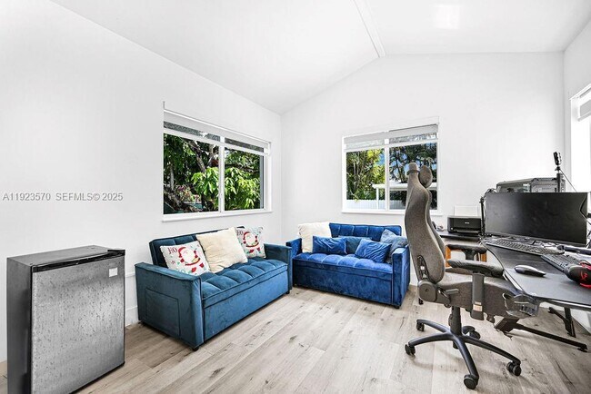 Building Photo - 876 NE 81st St