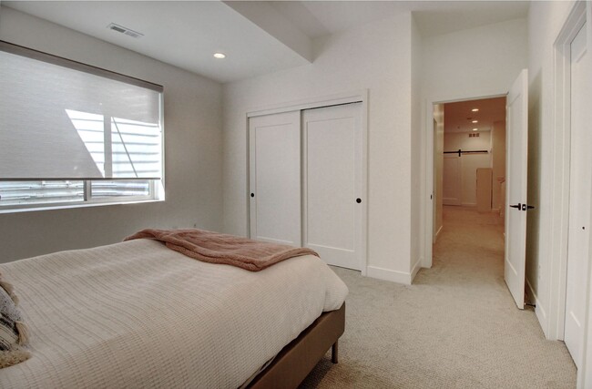 Building Photo - Luxury Living in the heart of Platte Park,...