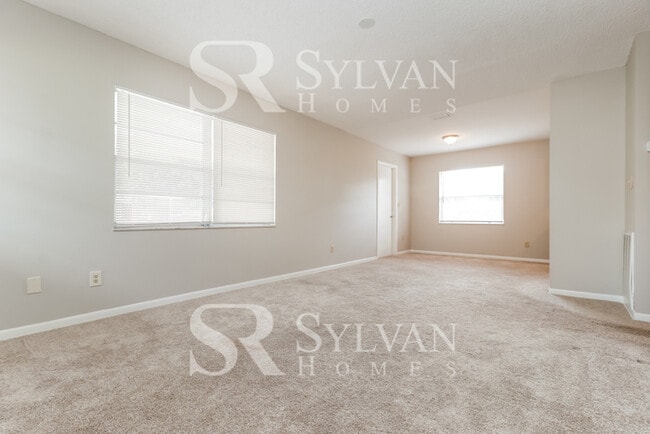 Building Photo - Welcome home to this 3 bedroom, 1 bathroom home