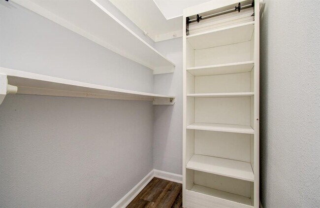 Building Photo - 2111 Summer St