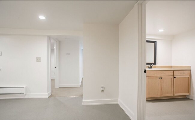 Building Photo - Updated One Bedroom in Beautifully Convert...