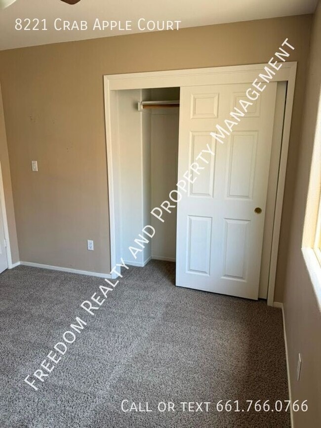 Building Photo - 8221 Crab Apple Ct