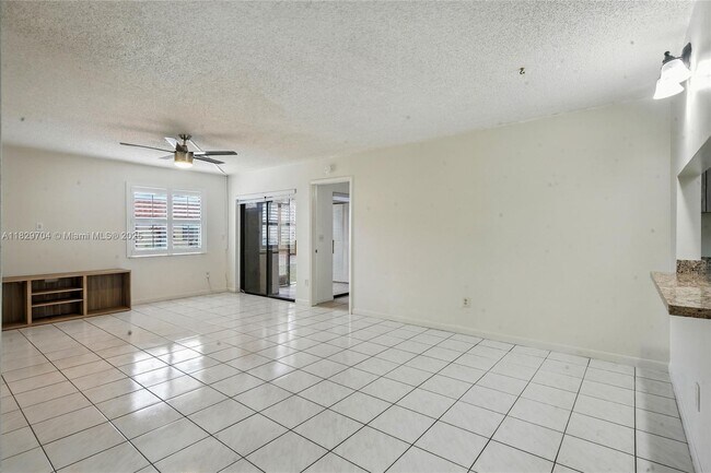 Building Photo - 9802 Hammocks Blvd