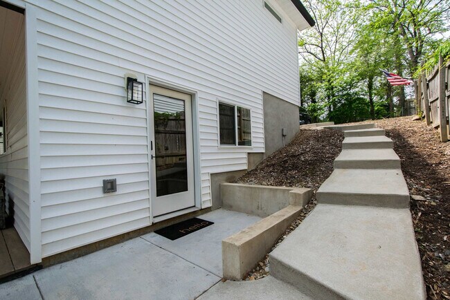 Building Photo - 1243 Pine Spring Dr