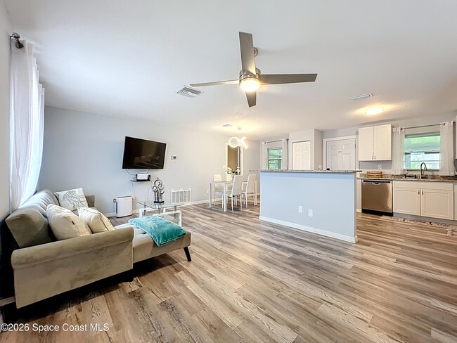 Building Photo - 760 Becker Ave NE