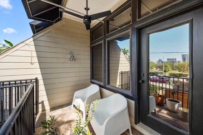 Building Photo - 1312 Crocker St