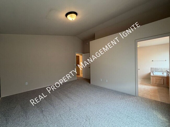 Building Photo - 309 NW Antler Loop