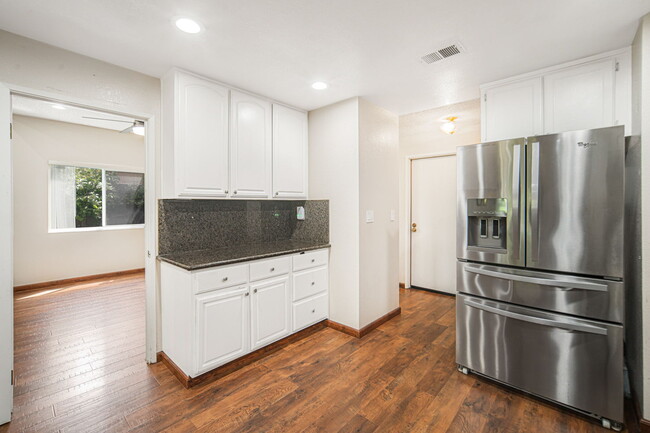 Building Photo - 4560 Benedick Ct