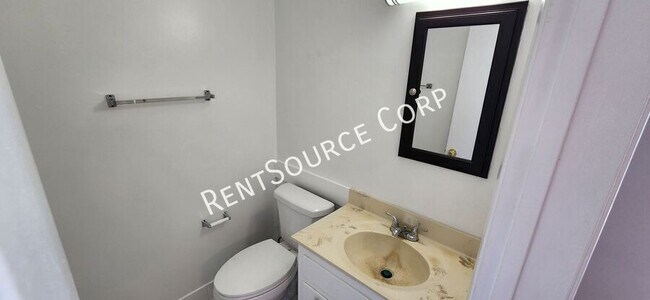 Building Photo - 1359 Springfield St