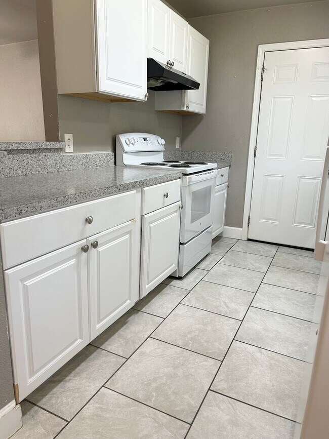 Building Photo - Cozy Home located in the heart of Burleson