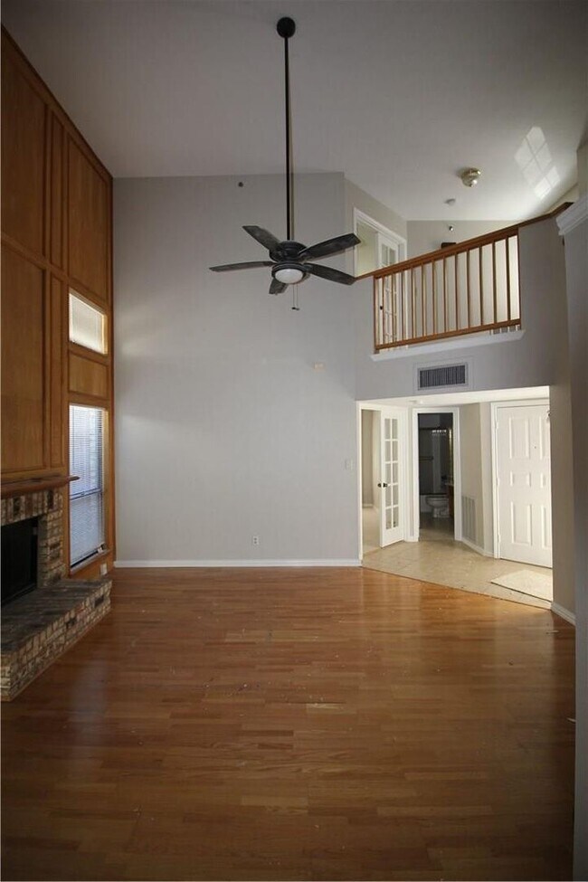 Building Photo - 2 Bedroom, 2 Bath  in Bryan Place