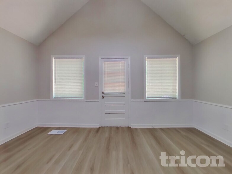 Building Photo - 2395 Wales Dr