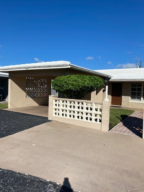 Building Photo - 1765 NE 45th St